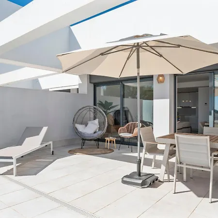 Luxury Penthouse With Big Terrace And Seaviews Apartmán